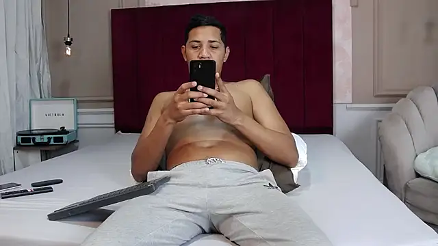 JoaoSalgado online show from October 2025 06:18:01 PM
