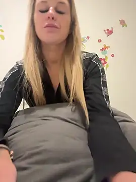 imyourgoodgirl69 online show from September 2025 12:40:01 PM