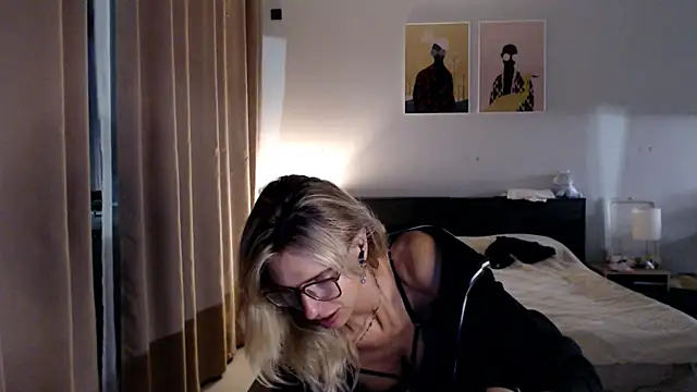 VivianCoke online show from October 2025 06:16:02 PM