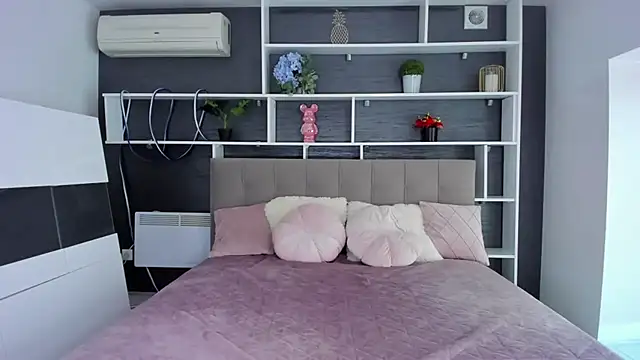 SabrinaSharm online show from September 2025 12:08:02 PM