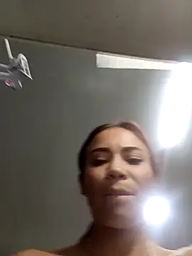 Snapshot of dulcelatin21 chatting on December 2025 12:04:01 AM dulcelatin21 online show from December 2025 12:04:01 AM