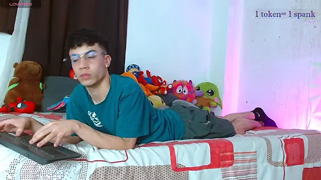 Snapshot of aaronjames1 chatting on December 2025 10:16:02 PM aaronjames1 online show from December 2025 10:16:02 PM