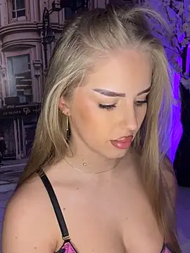 Snapshot of AubrieleRouj1 chatting on January 2026 05:05:02 PM AubrieleRouj1 online show from January 2026 05:05:02 PM