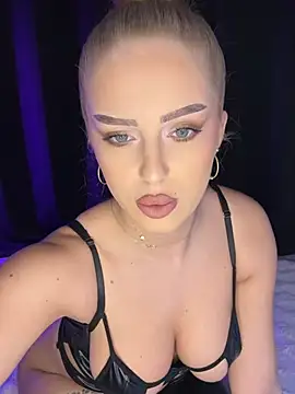 Snapshot of AubrieleRouj1 chatting on February 2026 05:17:02 PM AubrieleRouj1 online show from February 2026 05:17:02 PM