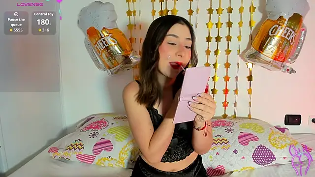 Snapshot of MilenaCrown chatting on October 2025 08:18:02 PM MilenaCrown online show from October 2025 08:18:02 PM