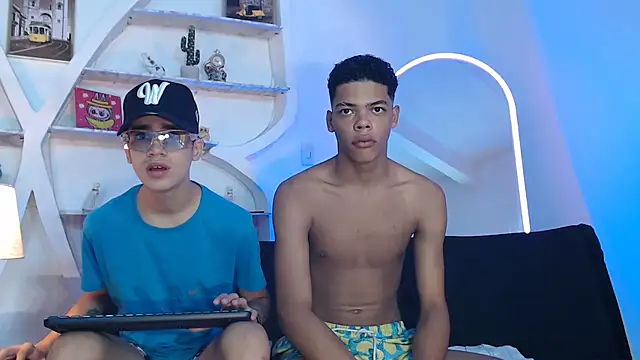 Snapshot of PRETTY_FEM chatting on September 2025 01:33:02 PM PRETTY FEM online show from September 2025 01:33:02 PM