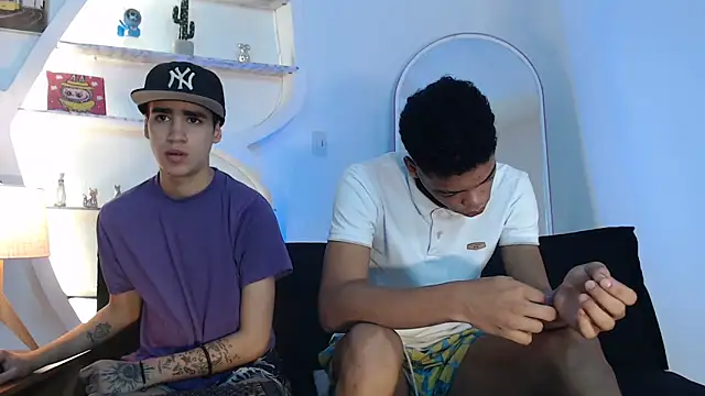 Snapshot of PRETTY_FEM chatting on September 2025 01:24:02 PM PRETTY FEM online show from September 2025 01:24:02 PM