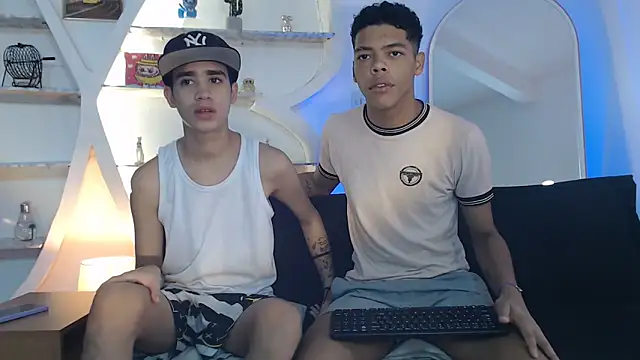 Snapshot of PRETTY_FEM chatting on September 2025 01:24:02 PM PRETTY FEM online show from September 2025 01:24:02 PM