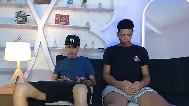 Snapshot of PRETTY_FEM chatting on September 2025 01:14:02 PM PRETTY FEM online show from September 2025 01:14:02 PM