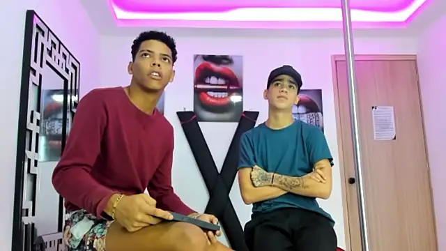 Snapshot of PRETTY_FEM chatting on October 2025 01:23:02 PM PRETTY FEM online show from October 2025 01:23:02 PM