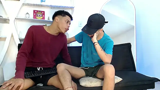 Snapshot of PRETTY_FEM chatting on November 2025 01:34:02 PM PRETTY FEM online show from November 2025 01:34:02 PM