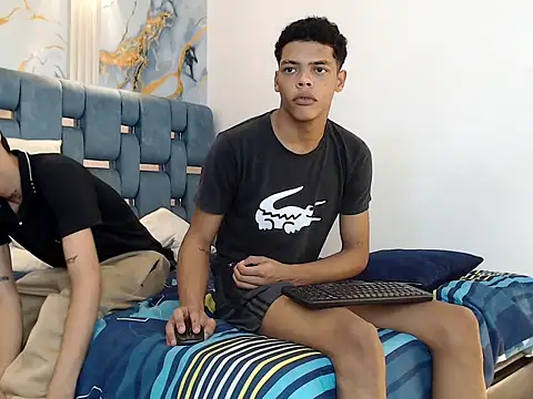 Snapshot of PRETTY_FEM chatting on December 2025 03:24:01 AM PRETTY FEM online show from December 2025 03:24:01 AM