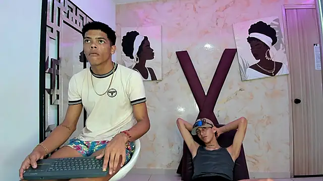 Snapshot of PRETTY_FEM chatting on February 2026 06:40:02 AM PRETTY FEM online show from February 2026 06:40:02 AM