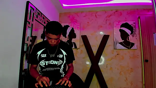 Snapshot of PRETTY_FEM chatting on February 2026 01:22:01 AM PRETTY FEM online show from February 2026 01:22:01 AM