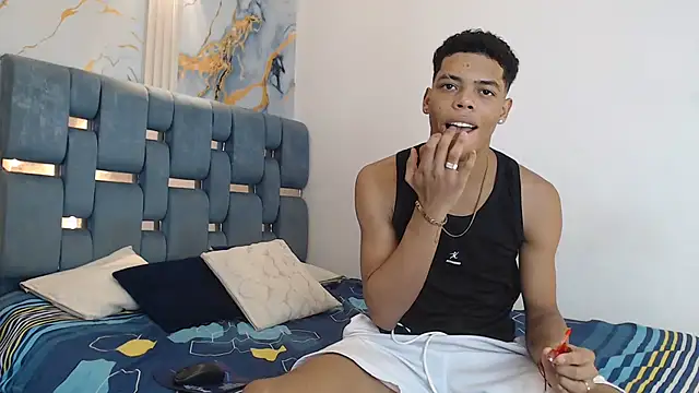 Snapshot of PRETTY_FEM chatting on February 2026 01:22:02 AM PRETTY FEM online show from February 2026 01:22:02 AM