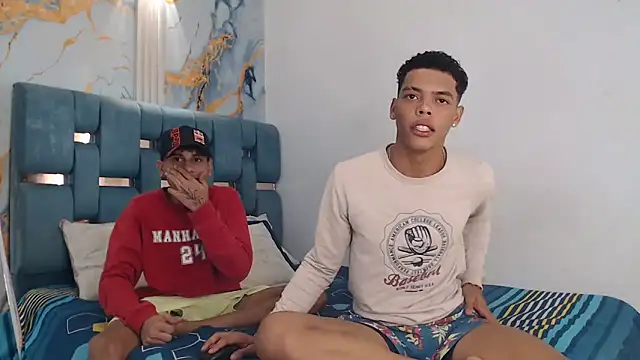 Snapshot of PRETTY_FEM chatting on February 2026 01:46:01 AM PRETTY FEM online show from February 2026 01:46:01 AM