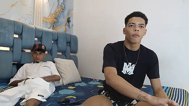 Snapshot of PRETTY_FEM chatting on February 2026 01:34:02 AM PRETTY FEM online show from February 2026 01:34:02 AM