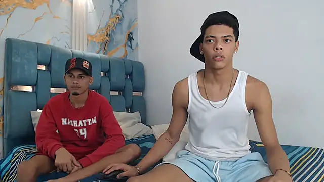 Snapshot of PRETTY_FEM chatting on February 2026 01:37:01 AM PRETTY FEM online show from February 2026 01:37:01 AM