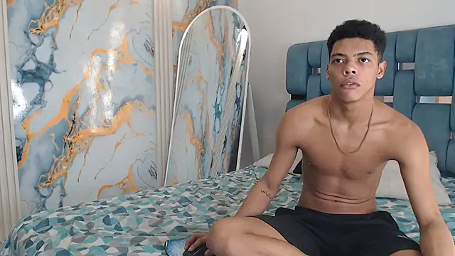Snapshot of PRETTY_FEM chatting on April 2026 01:30:01 AM PRETTY FEM online show from April 2026 01:30:01 AM