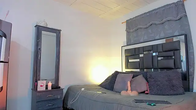 Snapshot of REINA_ADAHARA chatting on October 2025 10:35:02 AM REINA ADAHARA online show from October 2025 10:35:02 AM