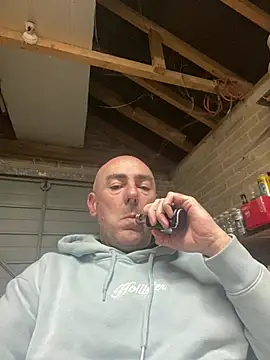 Richmcgee online show from April 2026 07:44:02 PM