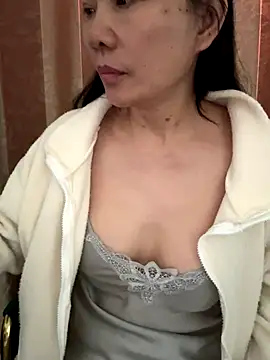 Snapshot of xiiuuff18 chatting on November 2025 12:12:01 AM xiiuuff18 online show from November 2025 12:12:01 AM