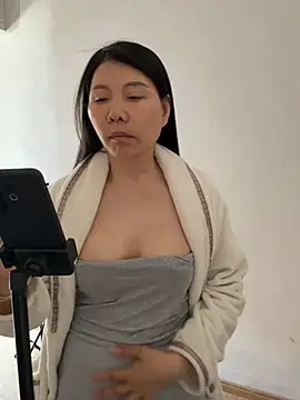 xiiuuff18 online show from April 2026 01:47:01 AM