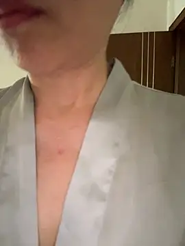 xiiuuff18 online show from May 2026 12:38:01 AM