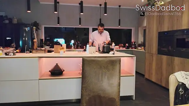 Snapshot of SwissDadbod chatting on September 2025 08:09:02 PM SwissDadbod online show from September 2025 08:09:02 PM