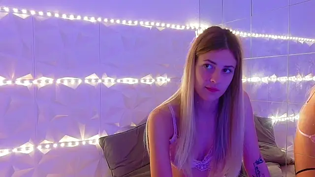 Aishha  online show from September 2025 05:18:02 AM