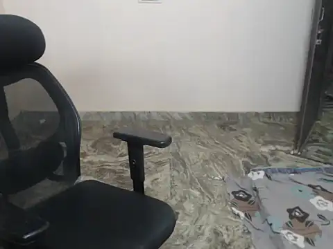  LoveBirds online show from April 2026 06:42:01 PM