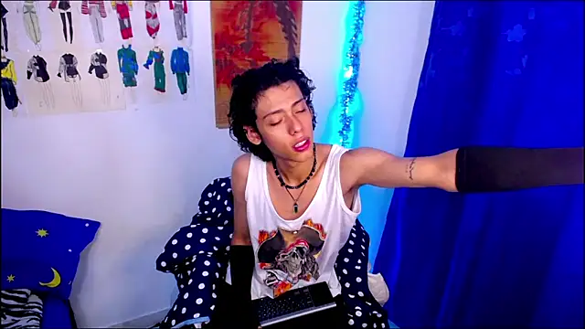 Snapshot of Thedoll_ethan7 chatting on November 2025 09:58:01 PM Thedoll ethan7 online show from November 2025 09:58:01 PM