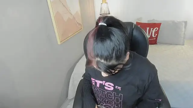 Julieth brown  online show from November 2025 07:47:01 PM