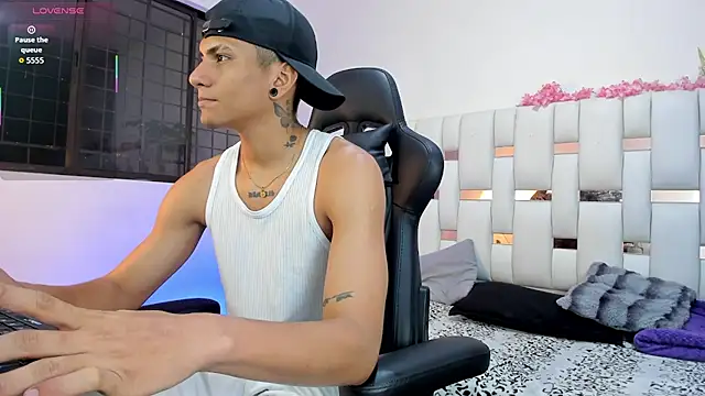 Adan Oriol online show from February 2026 04:24:02 AM