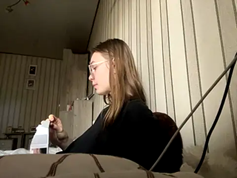 Snapshot of bellameow88 chatting on November 2025 04:44:02 AM bellameow88 online show from November 2025 04:44:02 AM