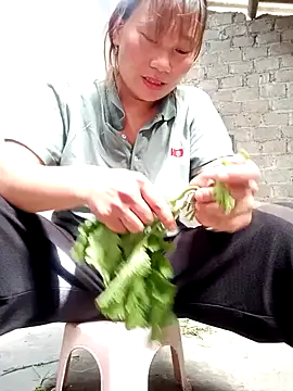 Snapshot of Mainay0033 chatting on October 2025 05:10:02 AM Mainay0033 online show from October 2025 05:10:02 AM