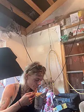 ittybittymeryssa online show from April 2026 05:17:01 PM