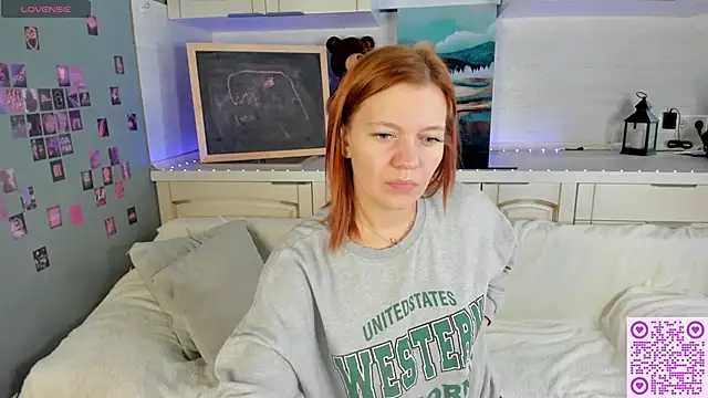 Snapshot of BattyBaker chatting on September 2025 03:08:02 AM BattyBaker online show from September 2025 03:08:02 AM