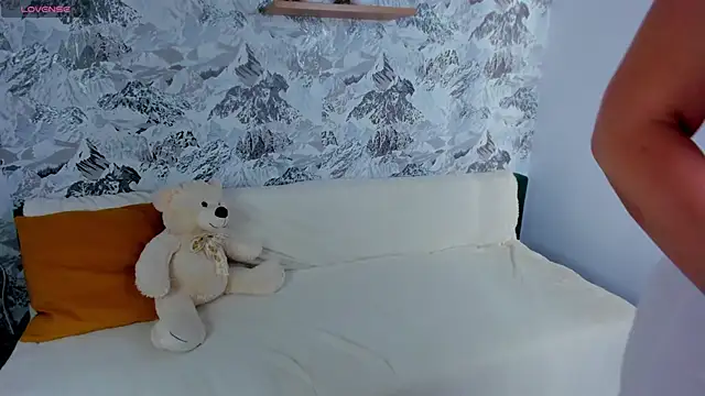 Snapshot of BattyBaker chatting on October 2025 02:44:01 AM BattyBaker online show from October 2025 02:44:01 AM