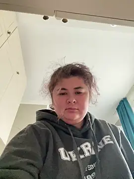 Snapshot of AliceCurlyX chatting on December 2025 11:04:02 AM AliceCurlyX online show from December 2025 11:04:02 AM