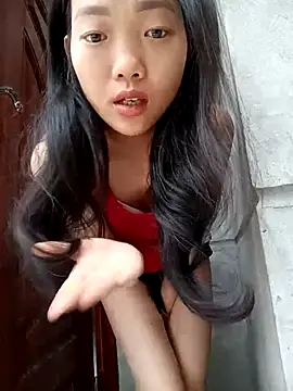 Snapshot of Ananine chatting on April 2026 11:18:01 PM Ananine online show from April 2026 11:18:01 PM