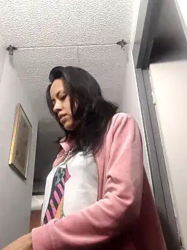 Snapshot of Queen_Ashly chatting on September 2025 12:21:02 AM Queen Ashly online show from September 2025 12:21:02 AM