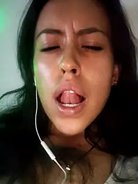 Snapshot of Queen_Ashly chatting on September 2025 02:14:01 AM Queen Ashly online show from September 2025 02:14:01 AM