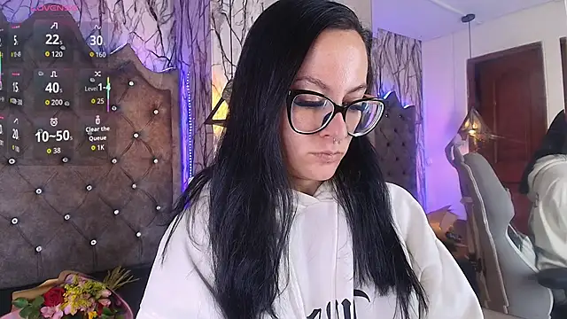 Zami Escobar of online show from November 2025 06:32:01 PM