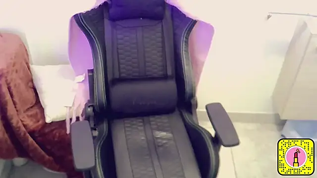 Snapshot of Morgane818181 chatting on December 2025 10:48:02 PM Morgane818181 online show from December 2025 10:48:02 PM