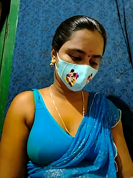 Snapshot of mini-queen chatting on September 2025 11:21:01 AM mini-queen online show from September 2025 11:21:01 AM