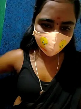 Snapshot of mini-queen chatting on September 2025 01:33:01 PM mini-queen online show from September 2025 01:33:01 PM