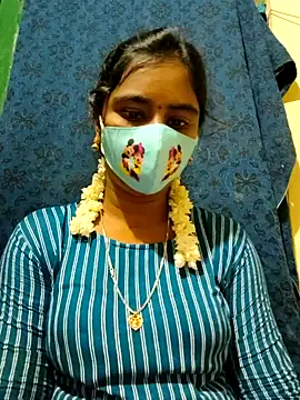 Snapshot of mini-queen chatting on September 2025 11:01:02 AM mini-queen online show from September 2025 11:01:02 AM