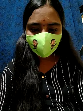 Snapshot of mini-queen chatting on September 2025 01:05:01 PM mini-queen online show from September 2025 01:05:01 PM