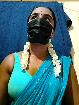 Snapshot of mini-queen chatting on October 2025 01:19:01 PM mini-queen online show from October 2025 01:19:01 PM